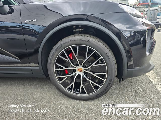 Porsche Macan 4S — пробег 1 300 км — фото 5 из 5