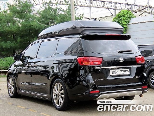 Kia Carnival 9-Seater Hi-Limousine Noblesse Special — пробег 260 128 км — фото 3 из 5