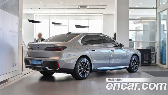 BMW i7 xDrive 60 M sport — пробег 32 809 км — фото 4 из 5