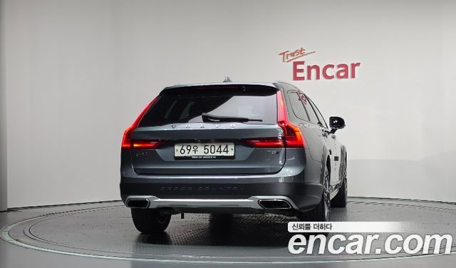 Volvo V90 T5 Pro AWD — пробег 75 316 км — фото 4 из 5
