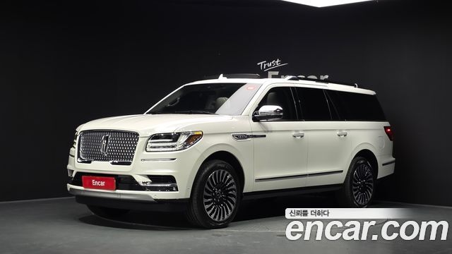 Lincoln Navigator 3.5L (8-Seater) — пробег 3 716 км — фото 1 из 5