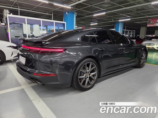 Porsche Panamera 3.0 — пробег 12 124 км — фото 2 из 5