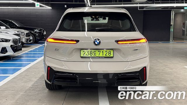 BMW iX xDrive60 M Sport Pro — пробег 10 041 км — фото 4 из 5