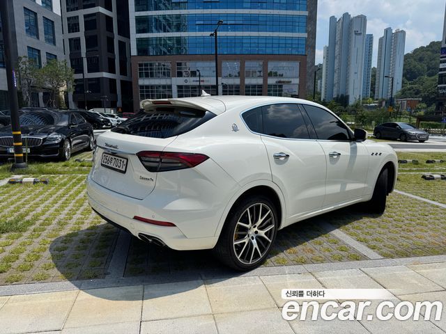 Maserati Levante 3.0 S AWD Sport — пробег 108 191 км — фото 2 из 5