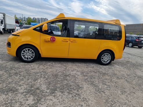 Hyundai Staria L3.5 Kinder Safety Car 11-Seater — пробег 77 748 км — фото 4 из 5