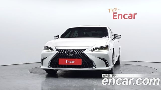 Lexus ES Luxury Plus — пробег 63 930 км — фото 3 из 5