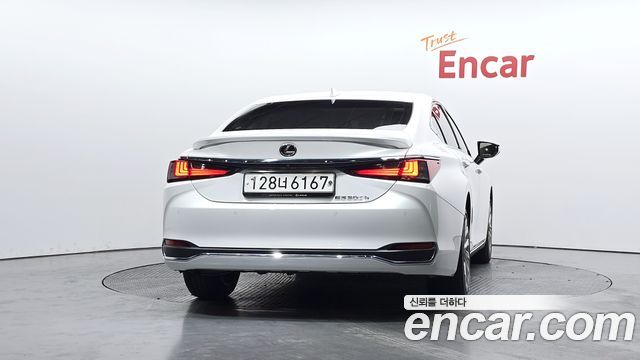 Lexus ES Luxury Plus — пробег 63 930 км — фото 4 из 5