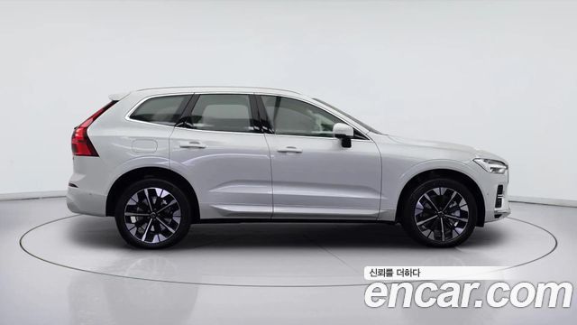 Volvo XC60 T8 Ultra Bright — пробег 808 км — фото 3 из 5