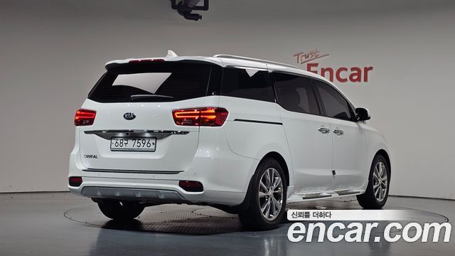 Kia Carnival из Кореи Encar