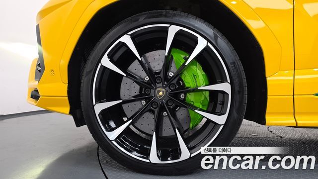 Lamborghini Urus из Кореи Encar
