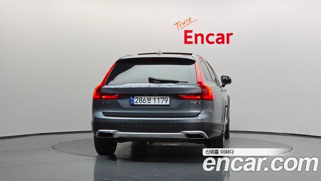 Volvo V90 T5 Pro AWD — пробег 165 500 км — фото 4 из 5