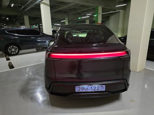 Tesla Model Y L Long Range AWD — пробег 9 км — фото 2 из 5