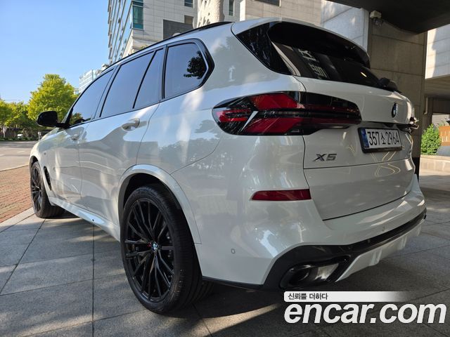 BMW X5 xDrive 40d M Sport Pro — пробег 4 100 км — фото 2 из 5