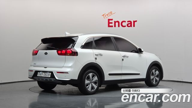 Kia Niro Luxury — пробег 154 096 км — фото 2 из 5