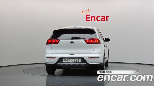 Kia Niro Luxury — пробег 154 096 км — фото 4 из 5