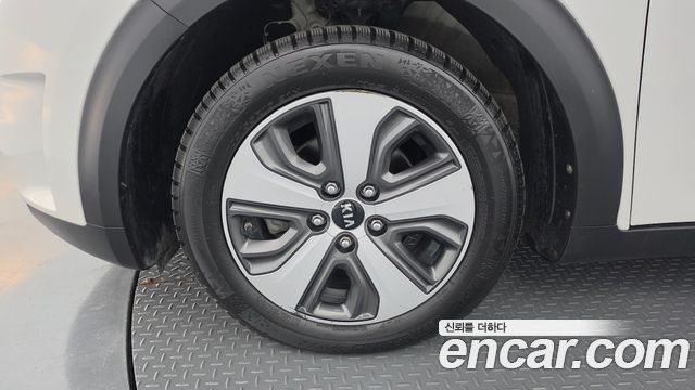 Kia Niro Luxury — пробег 154 096 км — фото 5 из 5