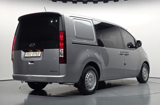 Hyundai Staria Cargo 5-Seater Smart — пробег 81 400 км — фото 2 из 5