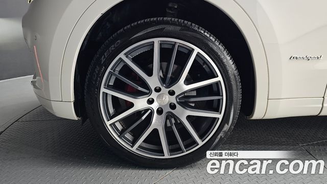 Maserati Levante из Кореи Encar
