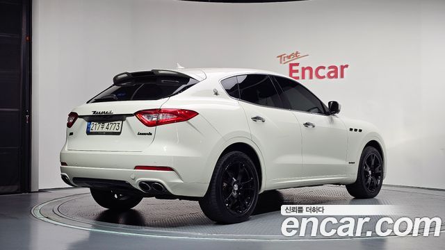 Maserati Levante из Кореи Encar