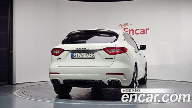Maserati Levante из Кореи Encar