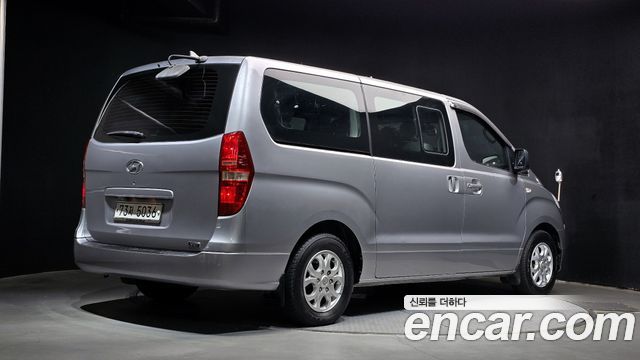 Hyundai Starex 12-Seater Wagon CVX Deluxe — пробег 205 871 км — фото 2 из 5