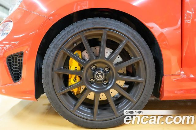 Fiat 500 Abarth — пробег 7 450 км — фото 5 из 5