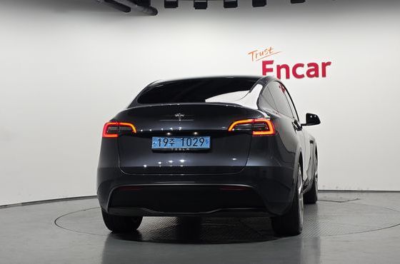 Tesla Model Y Standard Range RWD — пробег 96 971 км — фото 4 из 5