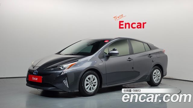 Toyota Prius 1.8 E — пробег 72 200 км — фото 1 из 5