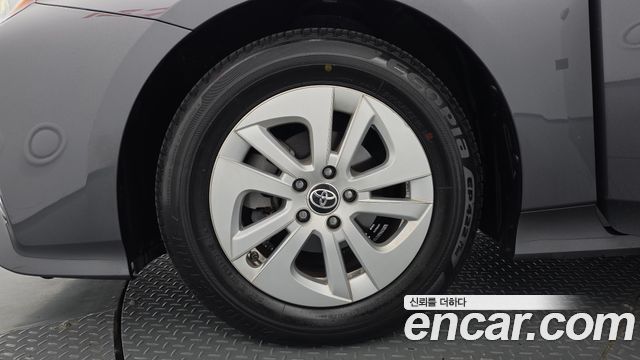 Toyota Prius 1.8 E — пробег 72 200 км — фото 5 из 5