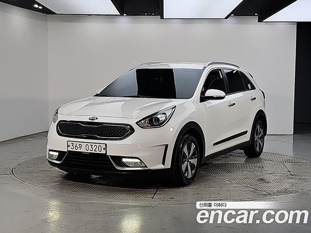 Kia Niro Prestige — пробег 230 000 км — фото 1 из 5