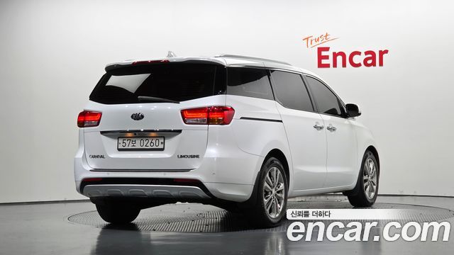 Kia Carnival Gasoline 7-seater Limousine President — пробег 66 279 км — фото 2 из 5