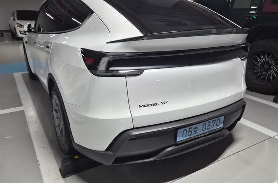 Tesla Model Y L Long Range AWD — пробег 1 200 км — фото 4 из 5