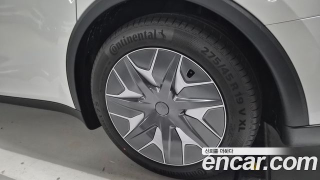 Tesla Model Y L Long Range AWD — пробег 1 200 км — фото 5 из 5