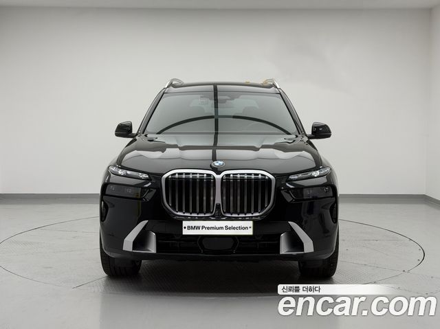 BMW X7 xDrive 40i Design Pure Excellence 6-Seater — пробег 8 002 км — фото 2 из 5