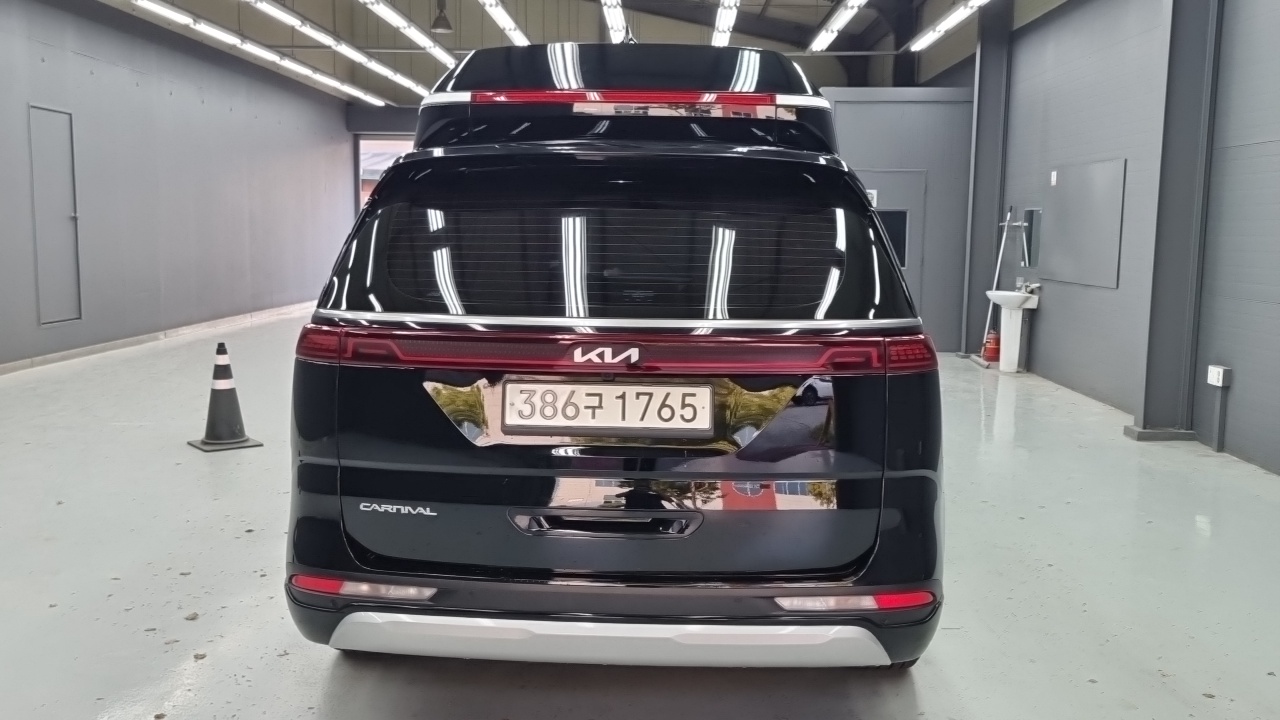Kia Carnival Diesel 9-Seater Hi-Limousine Signature — пробег 41 442 км — фото 4 из 5