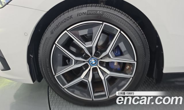 BMW i5 eDrive 40 M Sport — пробег 44 917 км — фото 5 из 5