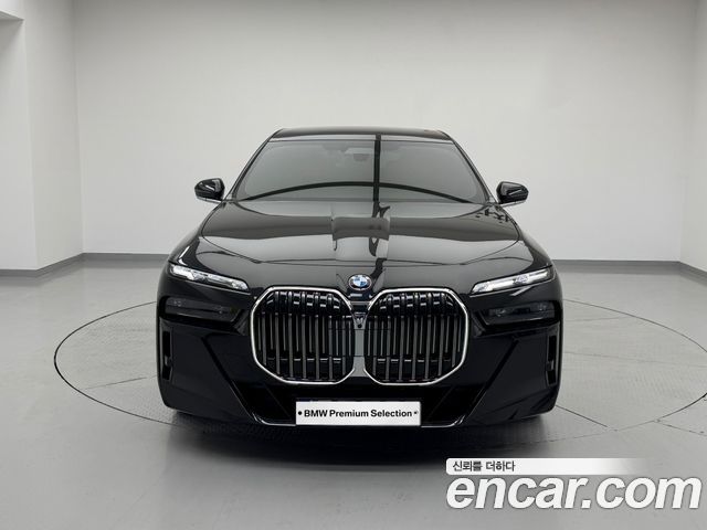 BMW 7-Series 740i sDrive M Sport — пробег 25 920 км — фото 2 из 5