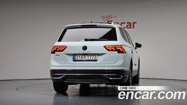 Volkswagen Tiguan 2.0 TSI Prestige — пробег 28 267 км — фото 4 из 5