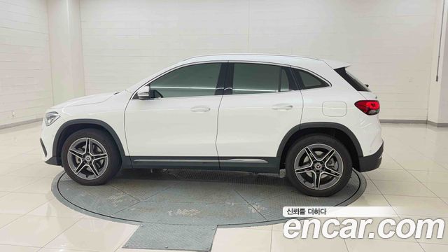 Mercedes-Benz GLA-Class GLA250 4MATIC — пробег 20 955 км — фото 2 из 5