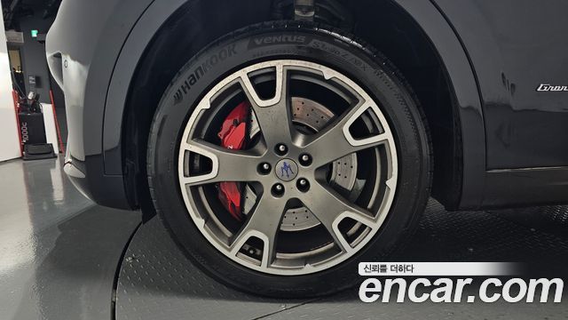 Maserati Levante из Кореи Encar