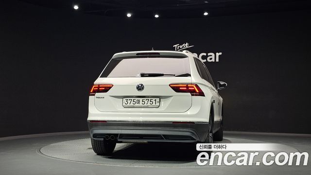 Volkswagen Tiguan 2.0 TDI Prestige — пробег 128 927 км — фото 4 из 5