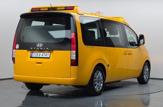 Hyundai Staria L3.5 Kinder Safety Car 15-Seater — пробег 39 370 км — фото 2 из 5