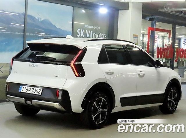 Kia Niro Prestige — пробег 5 988 км — фото 4 из 5