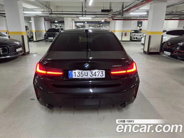 BMW 3-Series 320i M Sport — пробег 4 000 км — фото 4 из 5