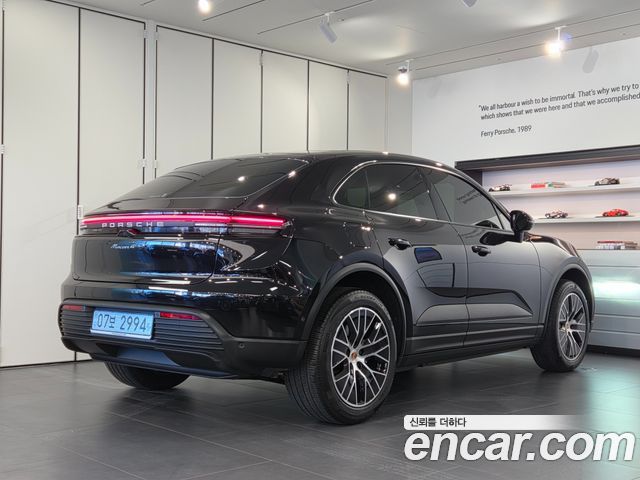Porsche Macan Base 4 — пробег 2 612 км — фото 2 из 5