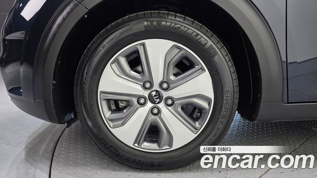 Kia Niro Prestige — пробег 73 404 км — фото 5 из 5