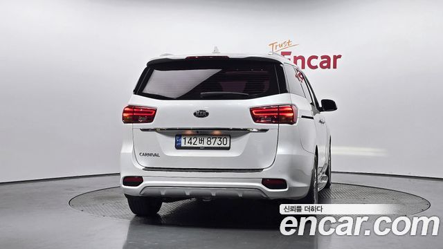 Kia Carnival из Кореи Encar