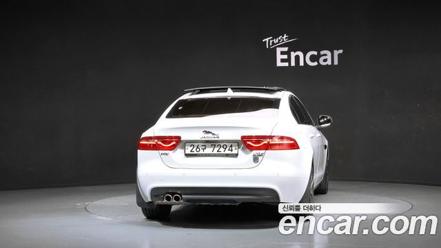 Jaguar XE 20d Perstige AWD — пробег 61 702 км — фото 4 из 5