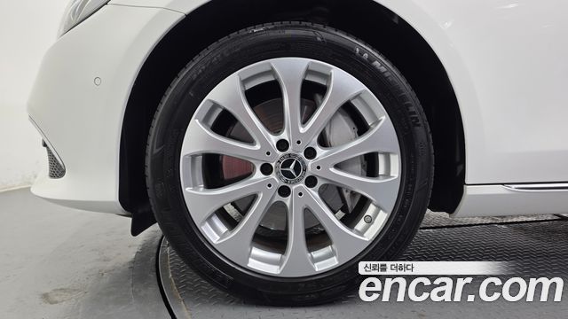 Mercedes-Benz E-Class E300 4MATIC Exclusive — пробег 67 015 км — фото 5 из 5