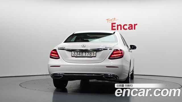 Mercedes-Benz E-Class E220d 4MATIC Avantgarde — пробег 253 117 км — фото 4 из 5